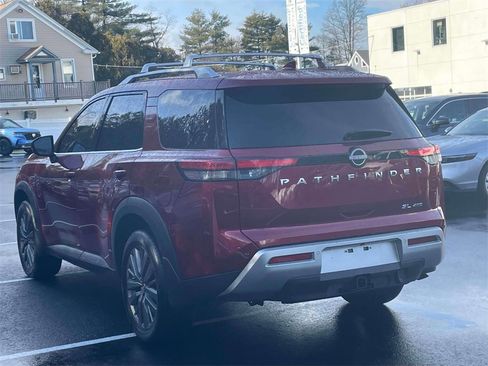 Used 2025 Nissan Pathfinder SL w/ SL Premium Package image 7