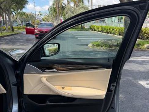Used 2019 BMW 530e RWD image 16