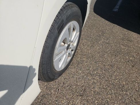 Used 2016 Toyota Prius Two FWD image 7