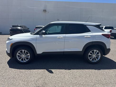 Used 2024 Chevrolet TrailBlazer LS w/ LS Convenience Package AWD/4WD image 2