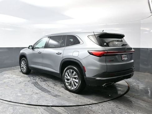 Used 2025 Buick Enclave Preferred w/ Power Package image 12