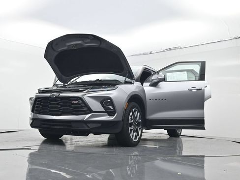 Used 2025 Chevrolet Blazer RS FWD image 33