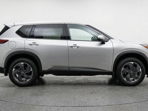 Used 2025 Nissan Rogue SV AWD/4WD image 11