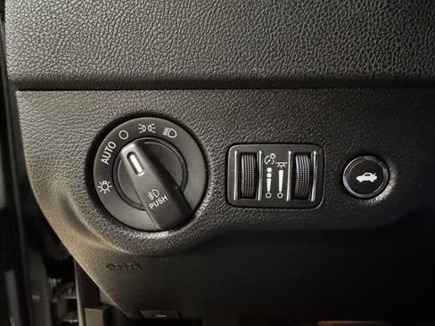 Used 2022 Dodge Charger GT image 9