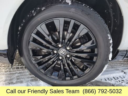 Used 2023 Toyota Venza Nightshade image 27
