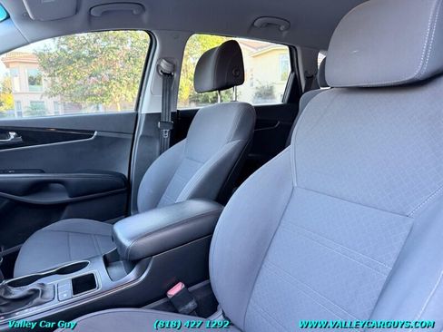 Used 2017 Kia Sorento FWD image 12
