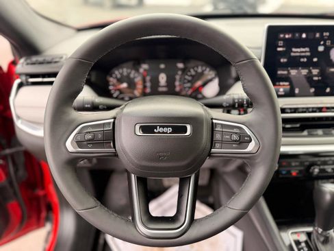 Used 2023 Jeep Compass Limited image 13