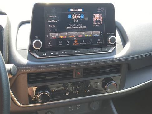 Used 2024 Nissan Rogue S FWD image 20