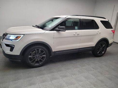 Used 2018 Ford Explorer XLT w/ Equipment Group 202A FWD image 2