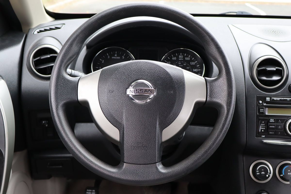 Used 2015 Nissan Rogue S AWD/4WD image 18
