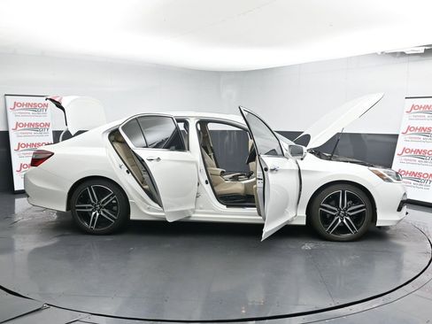 Used 2016 Honda Accord Touring image 27