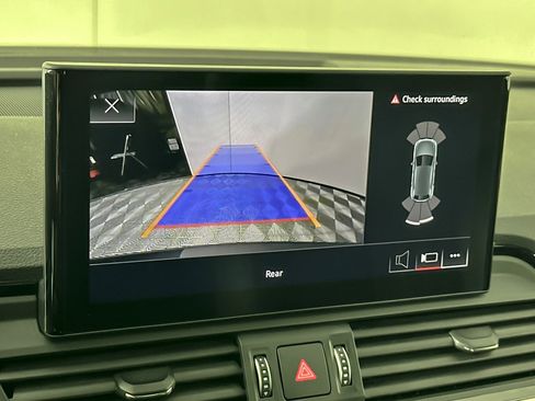 Used 2022 Audi Q5 e Premium w/ Convenience Package image 18