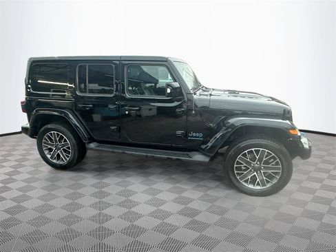 Used 2023 Jeep Wrangler Unlimited Sahara image 5