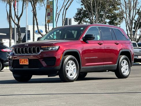 Used 2023 Jeep Grand Cherokee Laredo AWD/4WD image 7