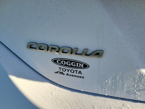 Used 2017 Toyota Corolla LE image 21