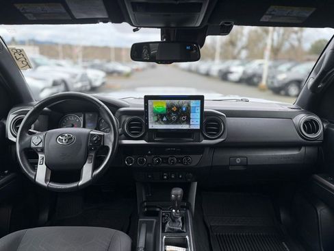 Used 2018 Toyota Tacoma TRD Sport image 24