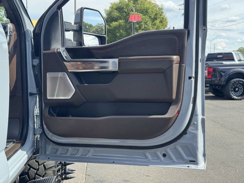 Used 2024 Ford F350 King Ranch AWD/4WD image 39
