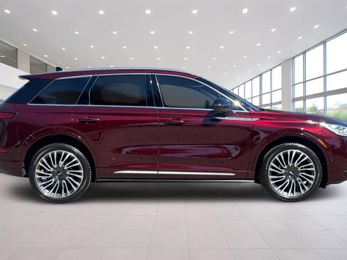 Used 2021 Lincoln Corsair Reserve AWD/4WD image 3