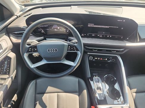 Used 2025 Audi Q5 Premium w/ Convenience Package AWD/4WD image 4