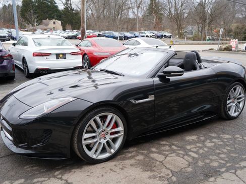 Used 2017 Jaguar F-TYPE R image 12