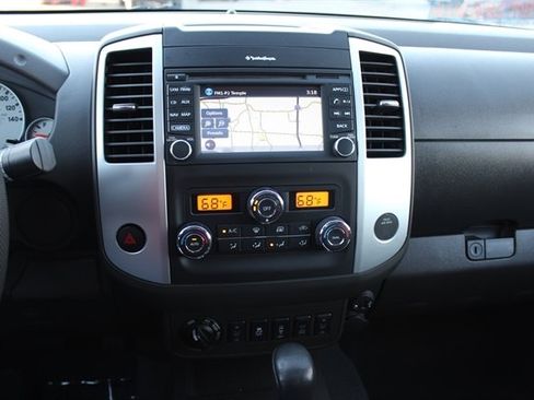 Used 2020 Nissan Frontier PRO-4X w/ Pro-4x Utility Package image 12