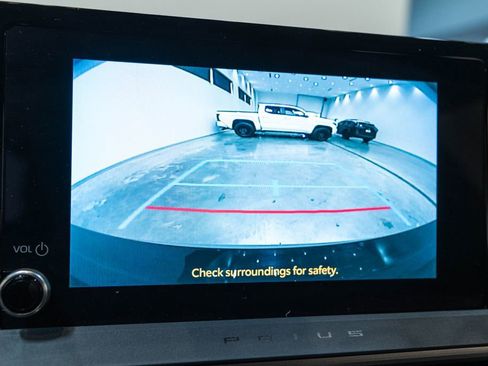 Used 2025 Toyota Prius LE image 28