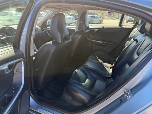 Used 2018 Volvo S60 T5 Inscription Platinum w/ Climate Package image 31