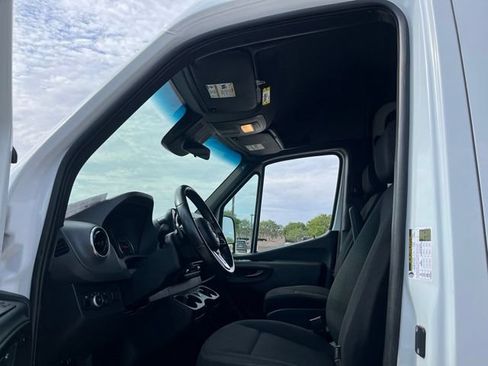 Used 2024 Mercedes-Benz Sprinter 2500 image 9