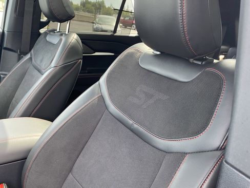 Certified 2025 Ford Explorer ST image 17