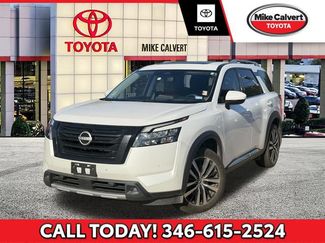 Used 2025 Nissan Pathfinder Platinum w/ Black Appearance Package FWD video 1