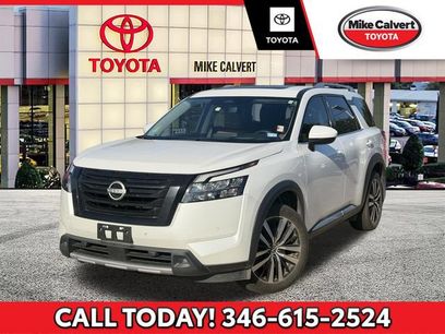 Used 2025 Nissan Pathfinder Platinum w/ Black Appearance Package