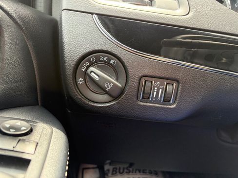 Used 2016 Chrysler Town & Country S FWD image 24