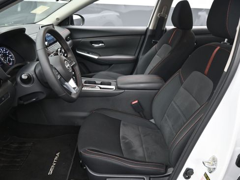 Certified 2025 Nissan Sentra SR w/ Midnight Edition image 10