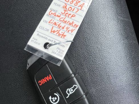 Used 2017 Jeep Grand Cherokee Limited image 27