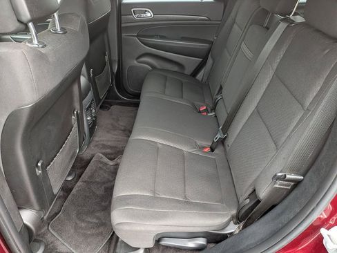 Used 2018 Jeep Grand Cherokee Laredo image 16