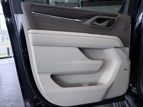 Used 2023 GMC Yukon XL Denali image 32