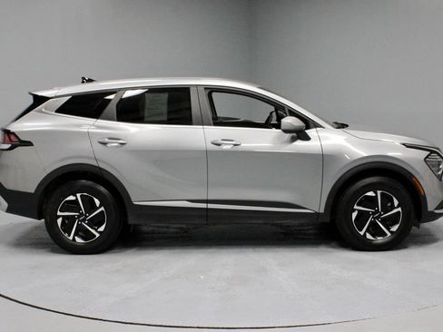 Used 2025 Kia Sportage LX AWD/4WD image 11