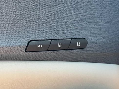 Used 2025 Kia Carnival EX FWD image 17