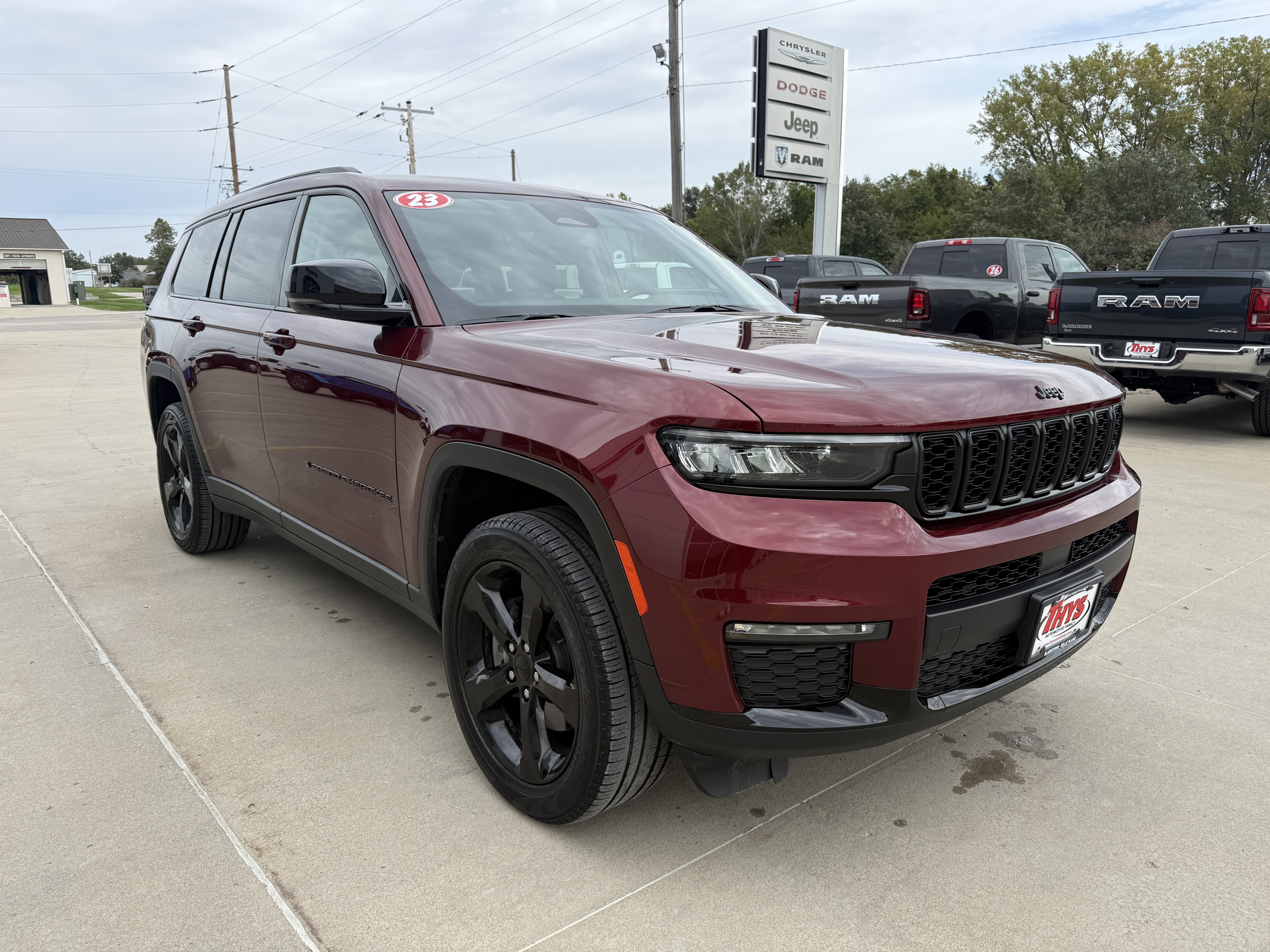 Used 2023 Jeep Grand Cherokee L Limited w/ Black Appearance Package AWD/4WD image 38