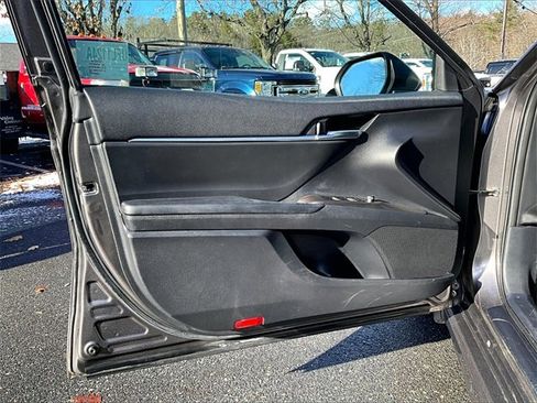 Used 2023 Toyota Camry SE image 19