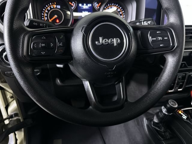 Used 2025 Jeep Gladiator Sport AWD/4WD image 11