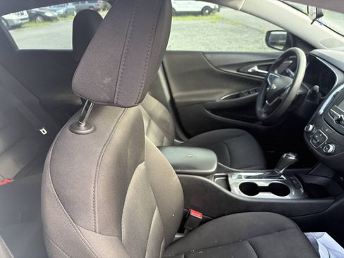 Used 2018 Chevrolet Malibu LS FWD image 3