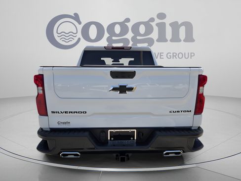 New 2026 Chevrolet Silverado 1500 Custom Trail Boss w/ LPO, Dark Essentials Package AWD/4WD image 4
