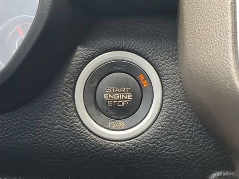 Used 2019 RAM 1500 Laramie AWD/4WD image 37