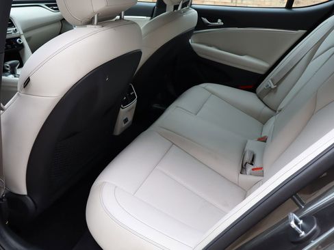 Used 2025 Genesis G70 2.5T AWD/4WD image 5