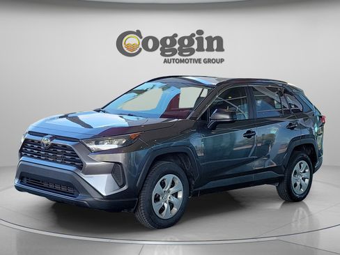 Used 2021 Toyota RAV4 LE image 1