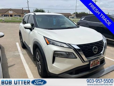 Used 2021 Nissan Rogue SV FWD image 2