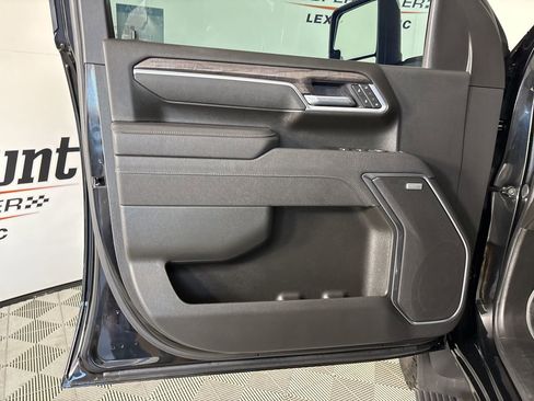 Used 2025 Chevrolet Silverado 3500 LTZ w/ LTZ Premium Package image 8