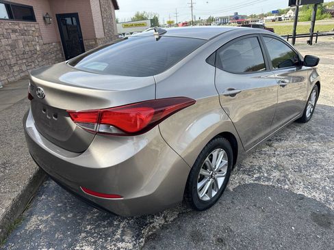 Used 2016 Hyundai Elantra SE w/ Option Group 02 image 9