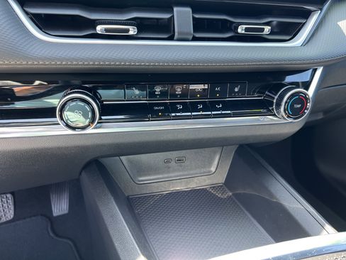 Used 2025 Chevrolet Equinox LT image 8